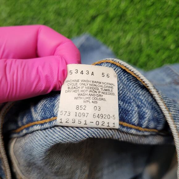 VTG 90s Levi's 950 Mom Jeans 31x28 High Rise 12" Tapered Petite 12 Light Wash - Picture 7 of 7
